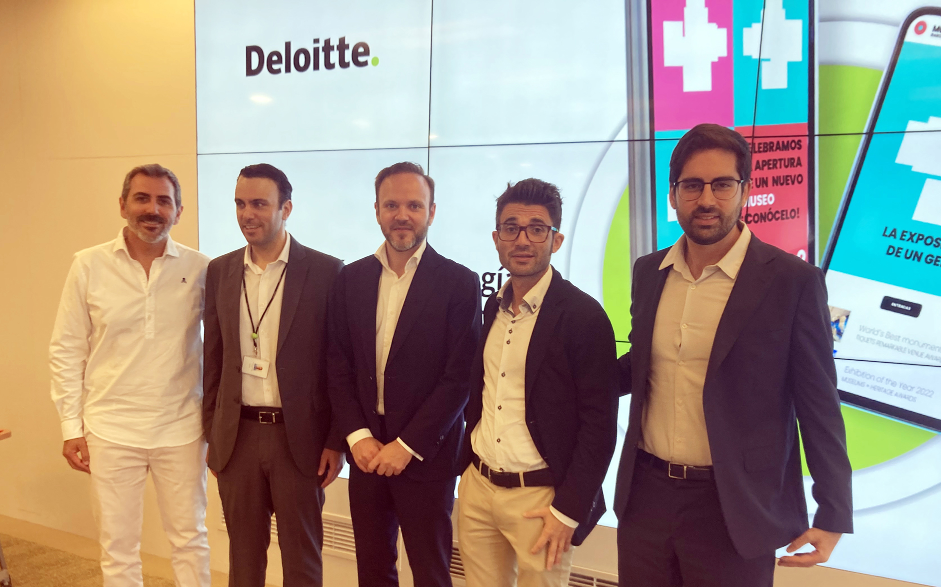 De izquierda a derecha, Adrián Reyes (APPcelerate), Yon Yon Vidaurreta (Deloitte), Álvaro de Gracia (APPcelerate), Davide Frabrizio y Carlos Real (Deloitte) durante la presentación del documento.